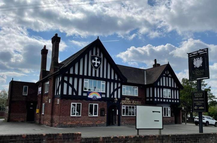 Upton Arms Hotel Pontefract Eksteriør billede